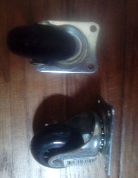 4 roues pivotantes diamètre 5 cm 8 Beauchamp (95)
