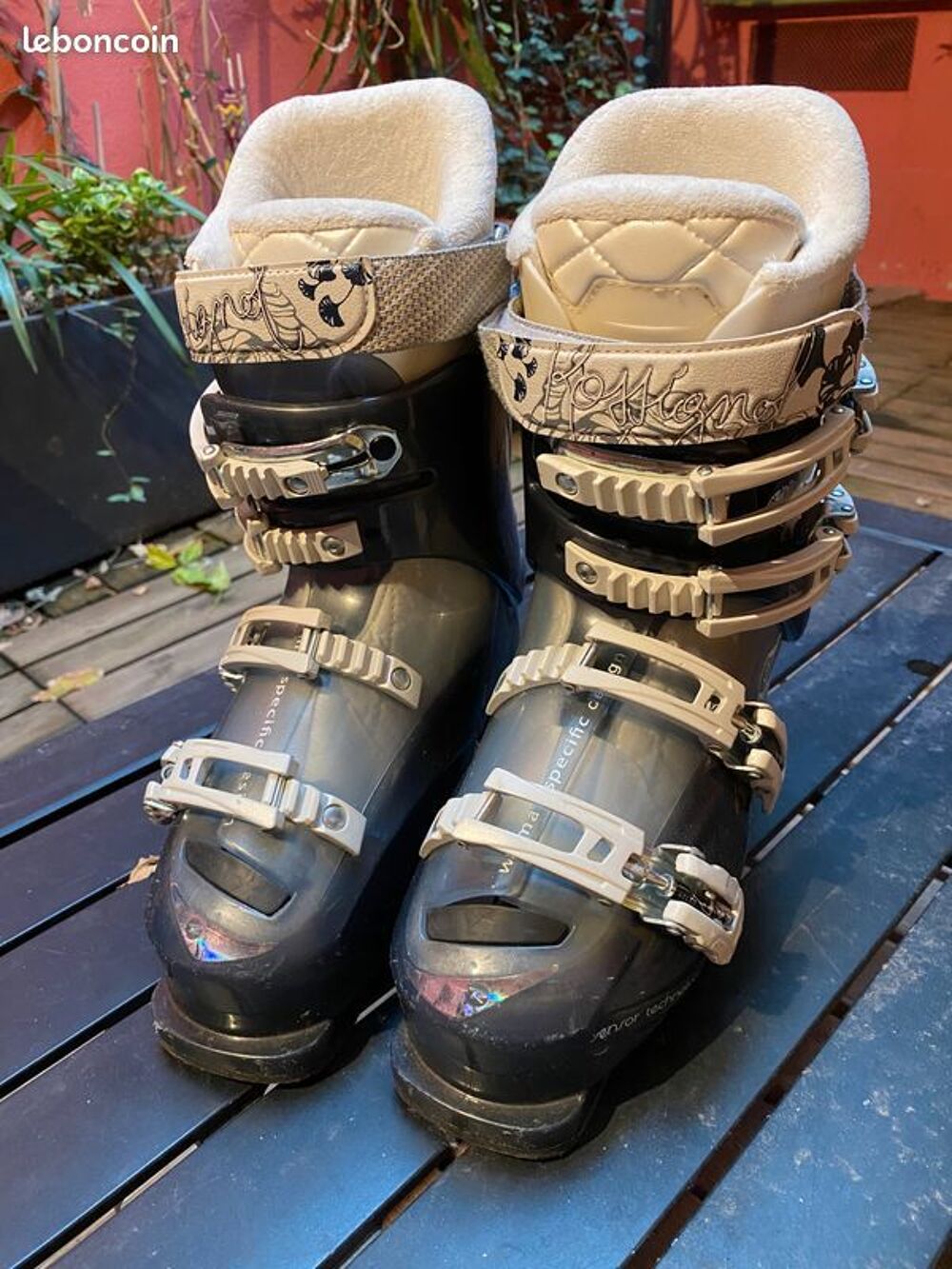 Bottes de ski femme ou enfant en excellent &eacute;tat Sports