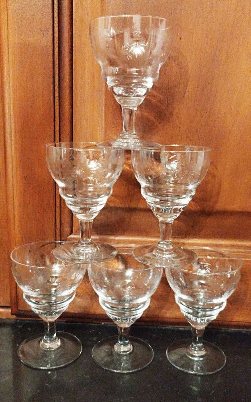6 verres &agrave; vin anciens/cristal gravure art nouveau Cuisine