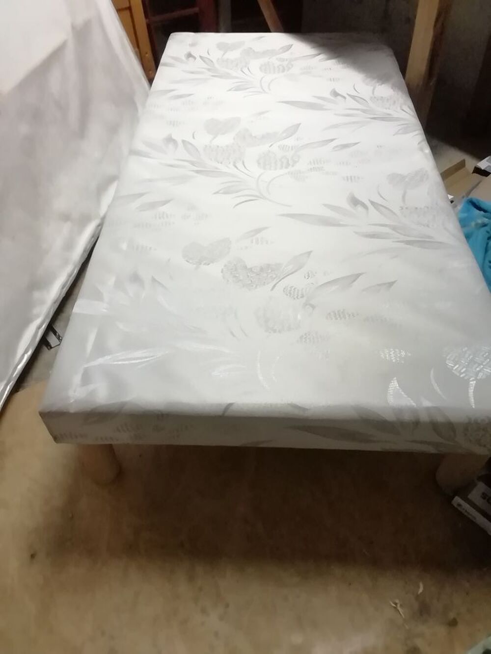 Sommier+matelas dunlopillo Meubles