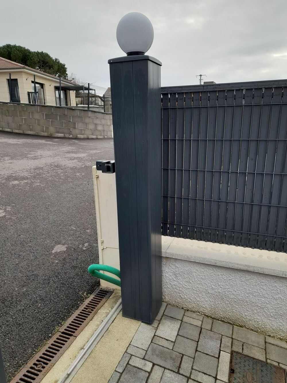 Portail en aluminium et pilier aluminium Bricolage
