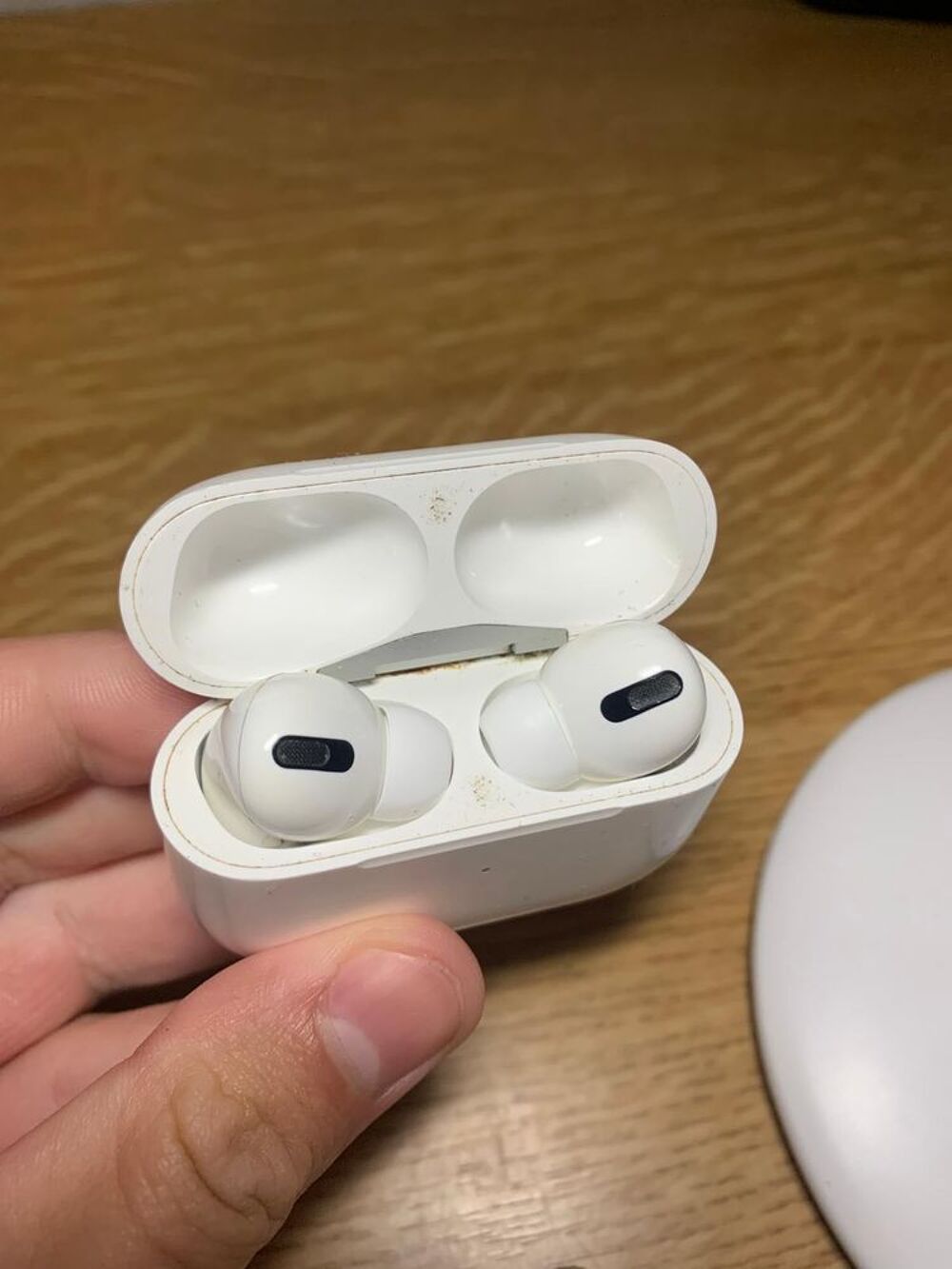 Apple AirPods non pro avec bo&icirc;tier de charge Matériel informatique