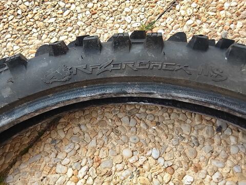 Pi&egrave;ces et &eacute;quipements Moto - Scooter - Quad Pneu moto - roues moto  occasion Les Sables-d'Olonne 85100