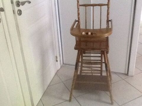 chaise en bois ancienne 90 Saint-Savin (38)