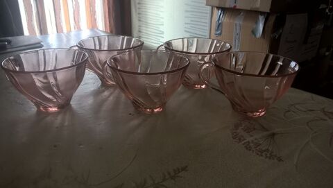 Tasses ARCOPAL ROSALIE 1970. 10 Flers-en-Escrebieux (59)