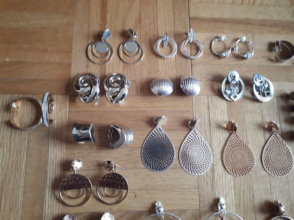 Boucles d'oreilles clips NEUVES Bijoux et montres