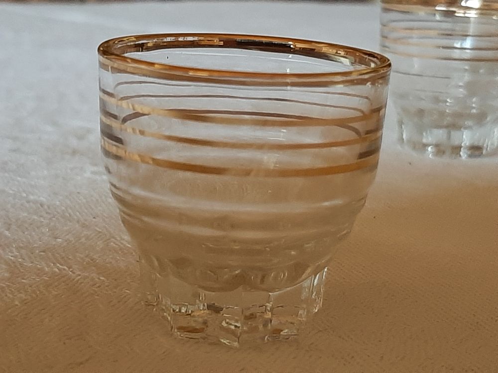12 anciens adorables petits verres liqueur Cuisine