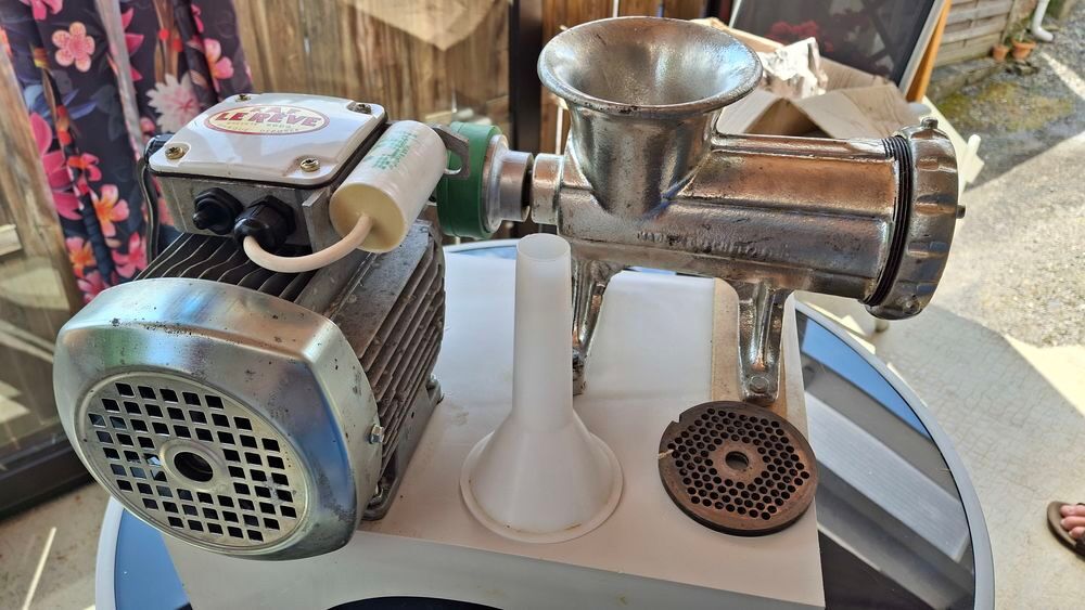 hachoir / machine &agrave; saucisse &eacute;lectrique Electroménager