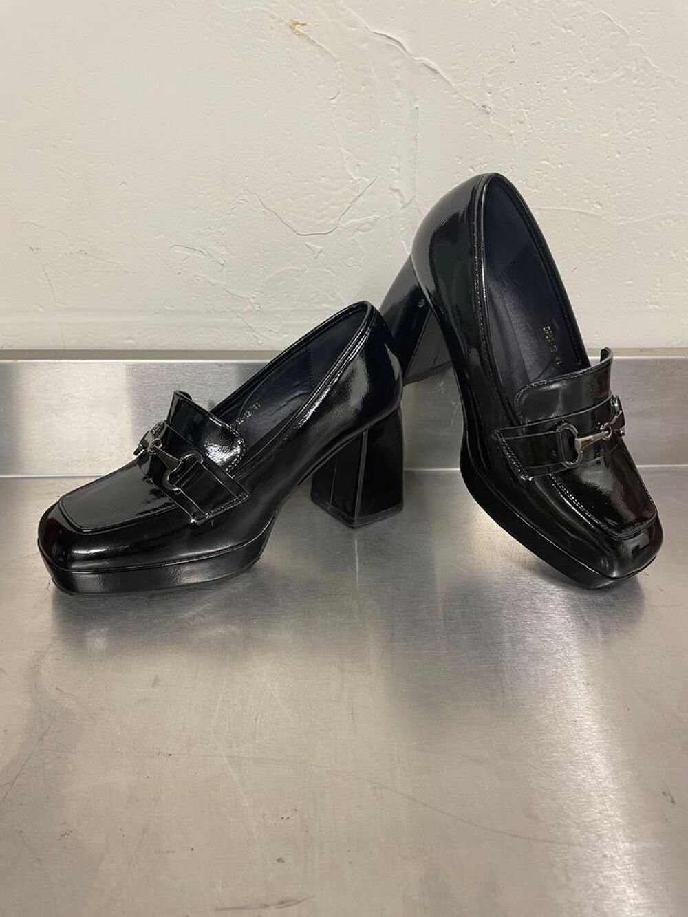 Mocassins vernis noirs &agrave; plateforme Chaussures