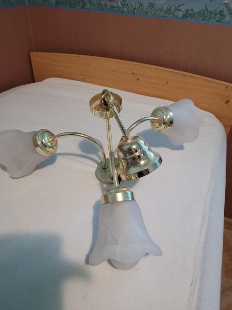 LUSTRE METAL DORE 3 TULIPES VERRE AVEC LES AMPOULES Monteux (84)