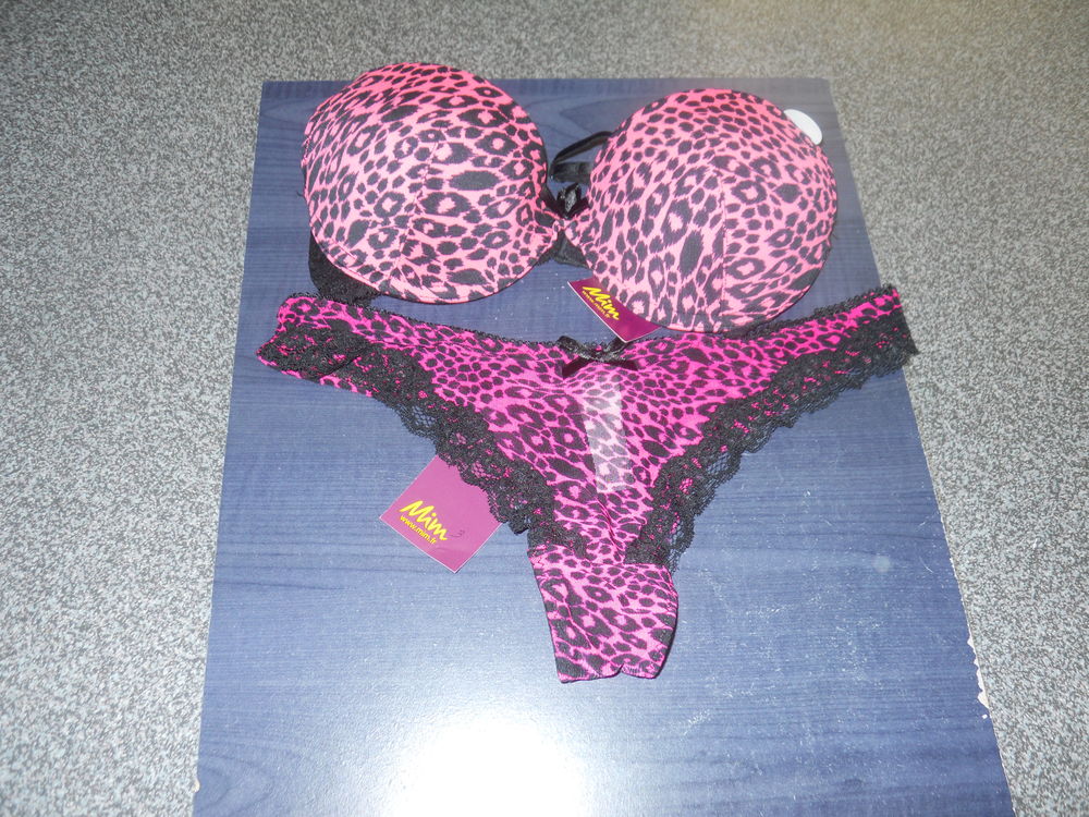 ensemble string soutien gorge neuf Vêtements