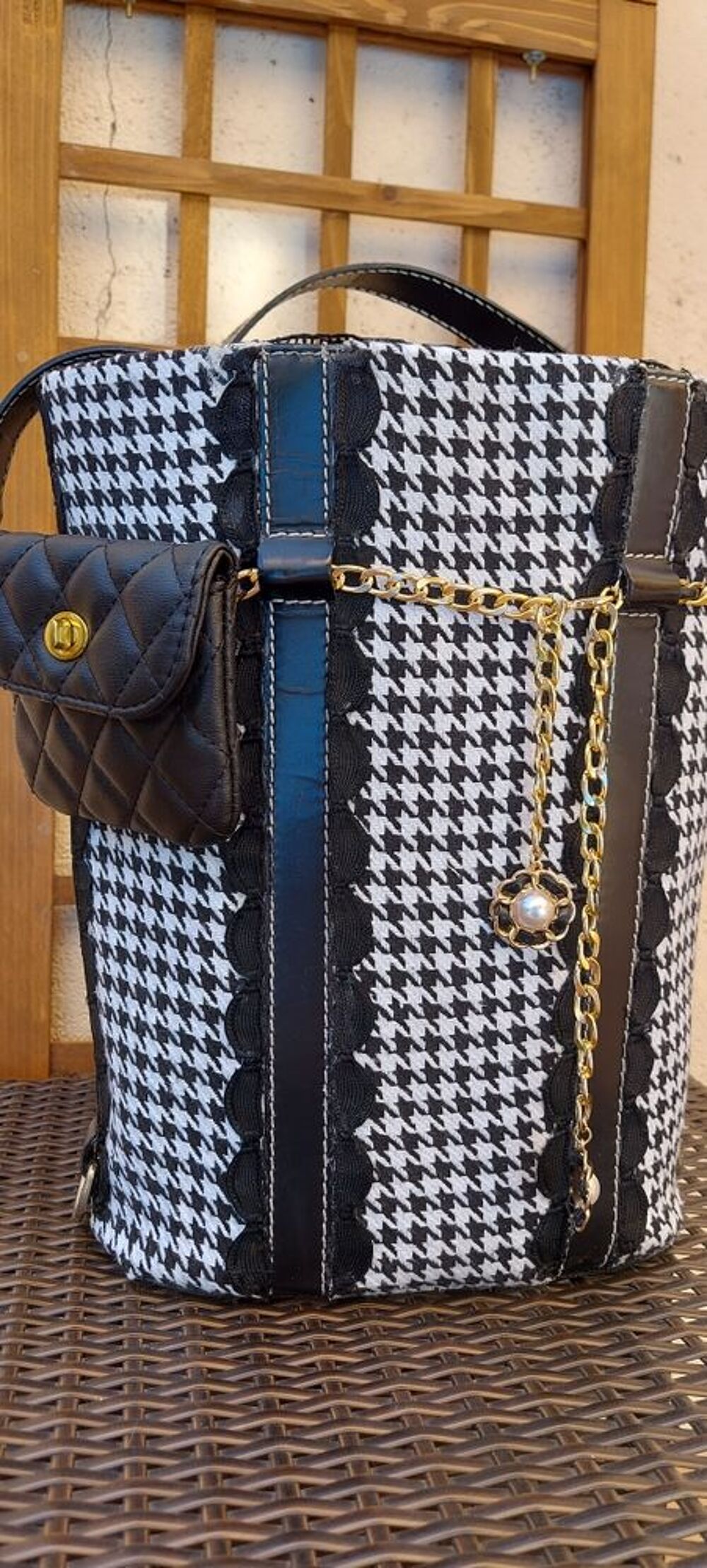 Chane. x Lancel X Barbie style sac &agrave; main Elsa &eacute;paule bandouli&egrave;re ReFashion cuir France luxe vintage cr&eacute;ation unique fait main Maroquinerie