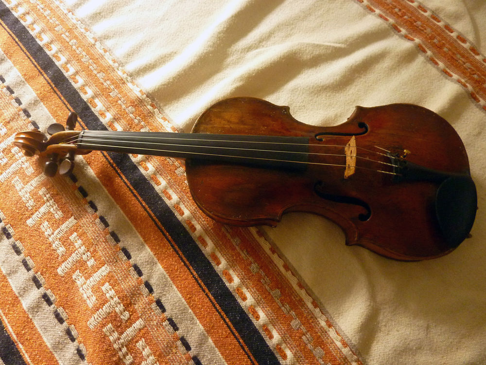 Tr&egrave;s beau violon du XVIIIe. Instrument rare et pr&eacute;cieux Instruments de musique