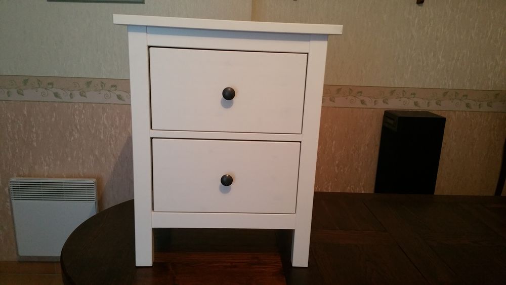TABLE DE CHEVET Meubles