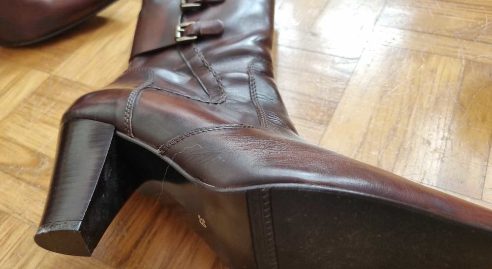 Tr&egrave;s jolies bottines cuir P39 TBE Chaussures