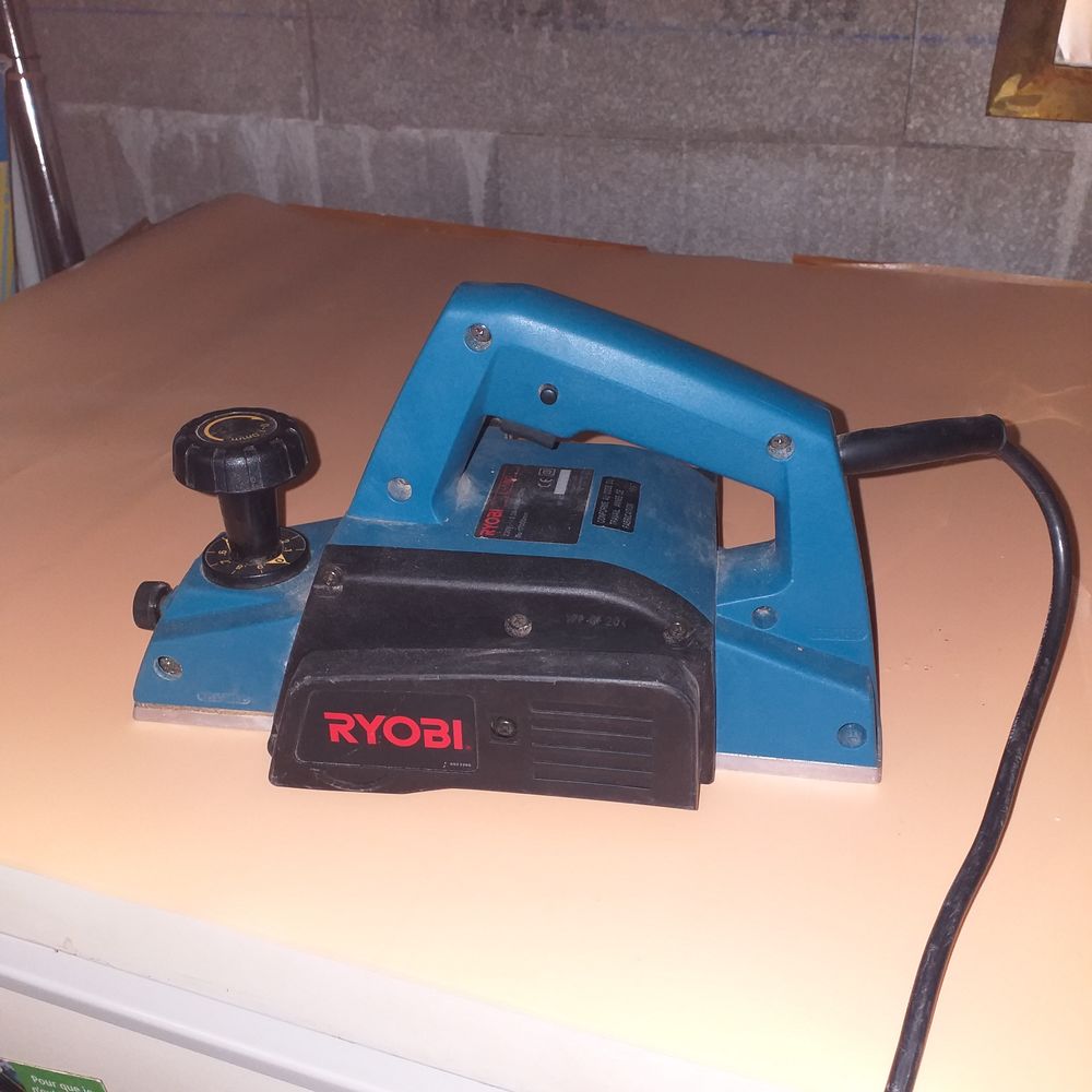 RABOT ELECTRIQUE RYOBI Bricolage