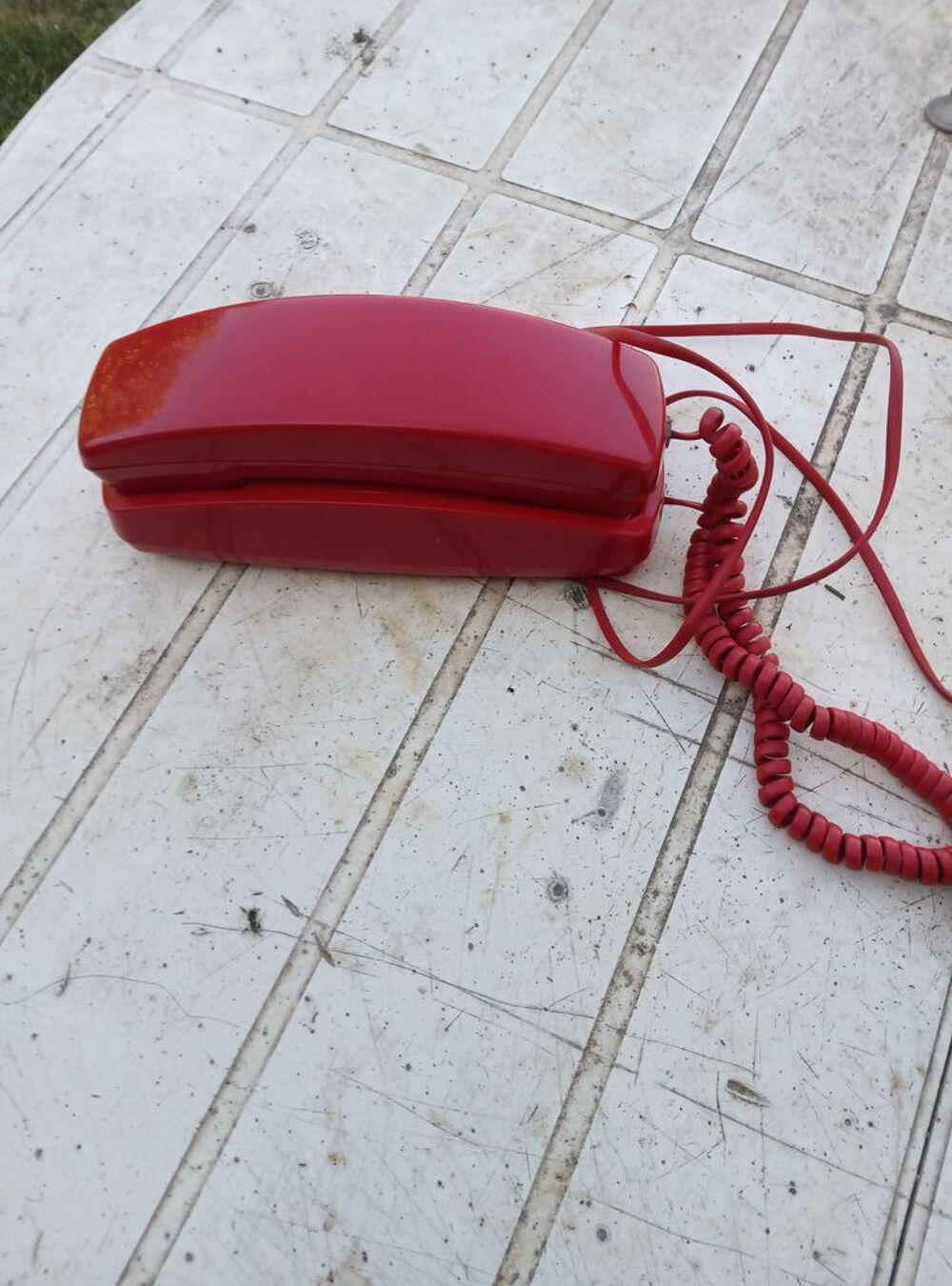 T&eacute;l&eacute;phone rouge Téléphones et tablettes