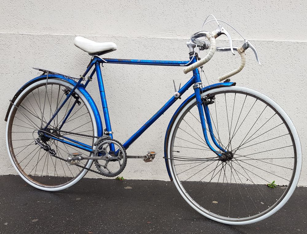 V&eacute;lo vintage femme et homme MBK ville ancien bleu Vélos