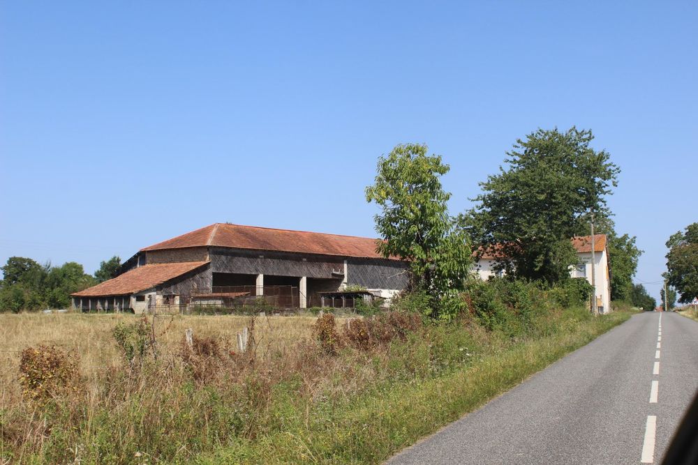 Vente Ferme Secteur MONTREJEAU , Ferme agricole / dépendances / terrain de 8.5 Hectares; Sédeilhac