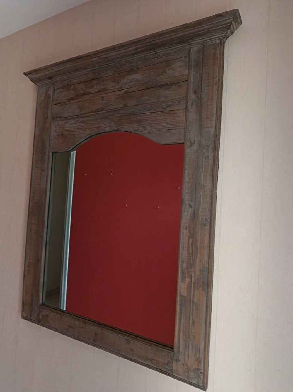 Miroir avec tour en bois massif style vintage
Décoration