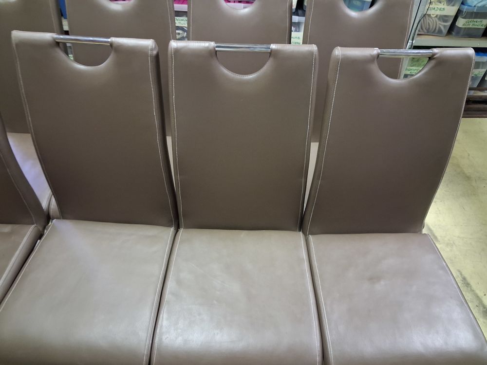 8 chaises salle &agrave; manger couleur taupe Meubles
