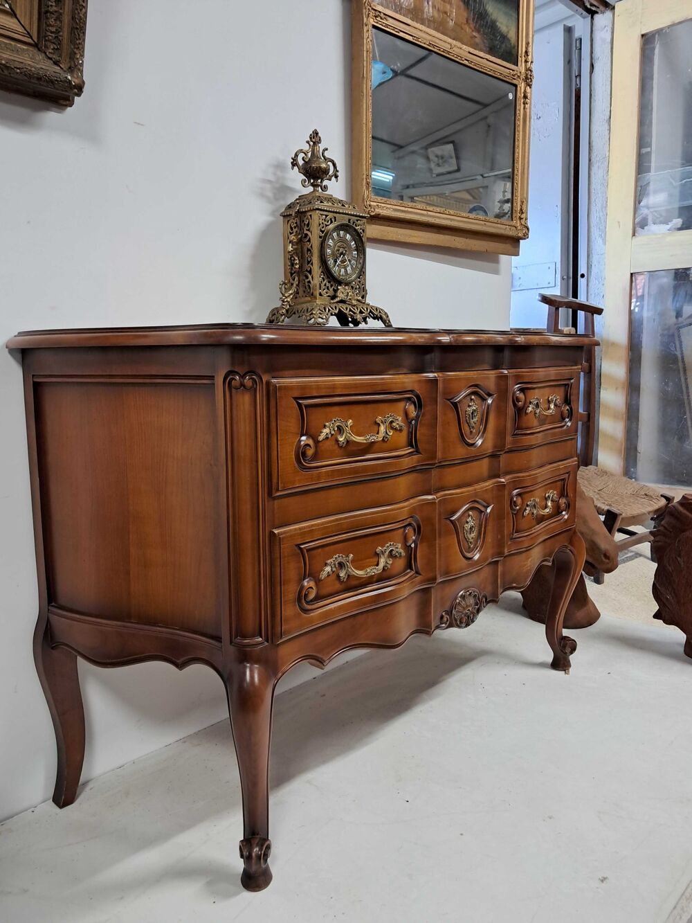 Commode sauteuse style Louis XV Meubles