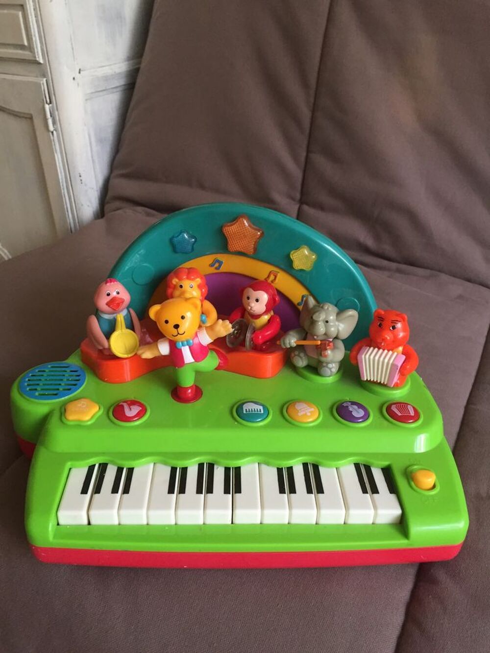 Vends piano avec figurines Jeux / jouets