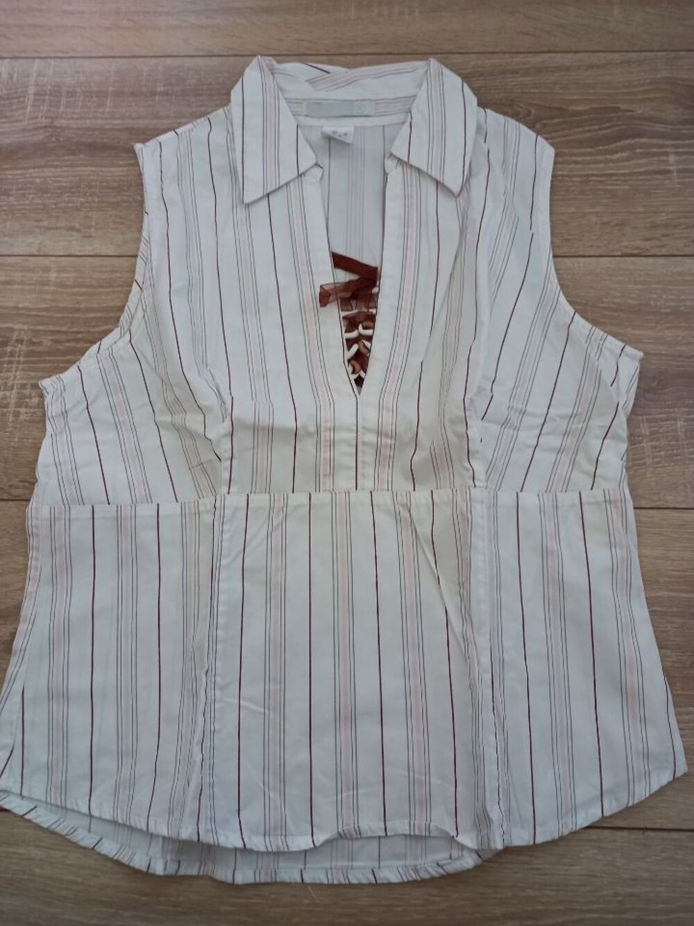 Chemisier sans manches blanc ray&eacute; taille 40 Vtements