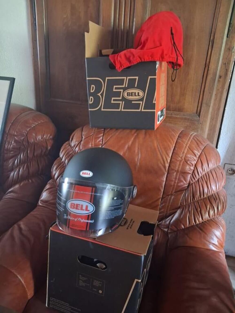 CASQUES BELL MOTO
prix unitaires 80.00€ Vêtements