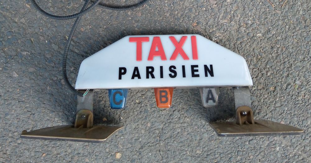 enseigne taxi parisien 