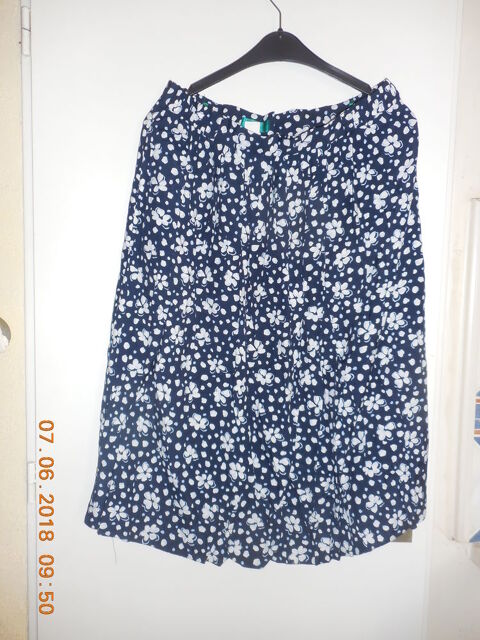 jupe bleu marine et blanche t 48 5 Sète (34)