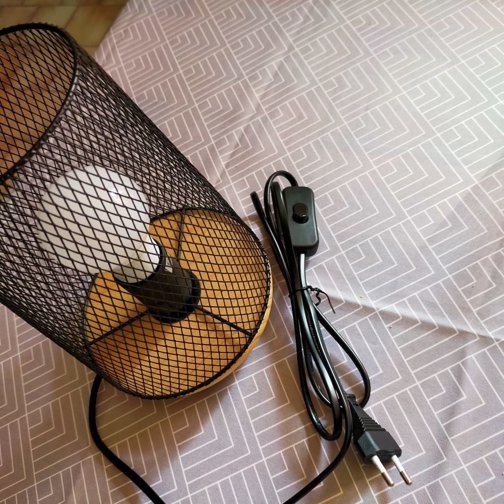 lampe socle bois et corps acier Décoration
