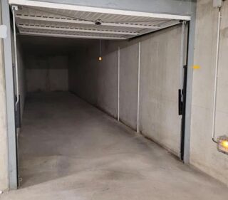  Parking / Garage à louer 14 m²
