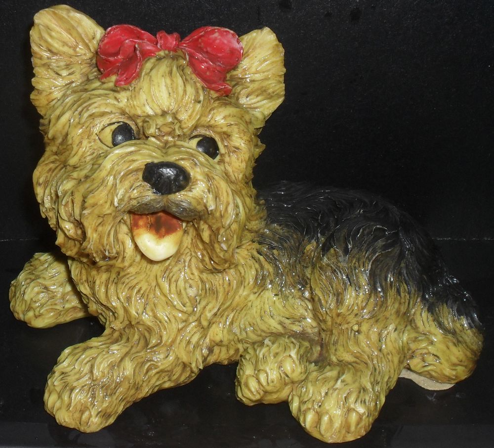 Lot de 2 statues chien yorkshire terrier. Décoration
