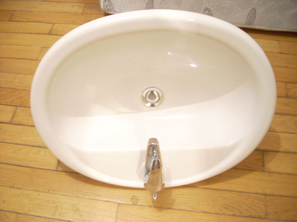 Vasque C&eacute;ramique Ovale Blanc 60/48 &eacute;quip&eacute;s . 
Bricolage