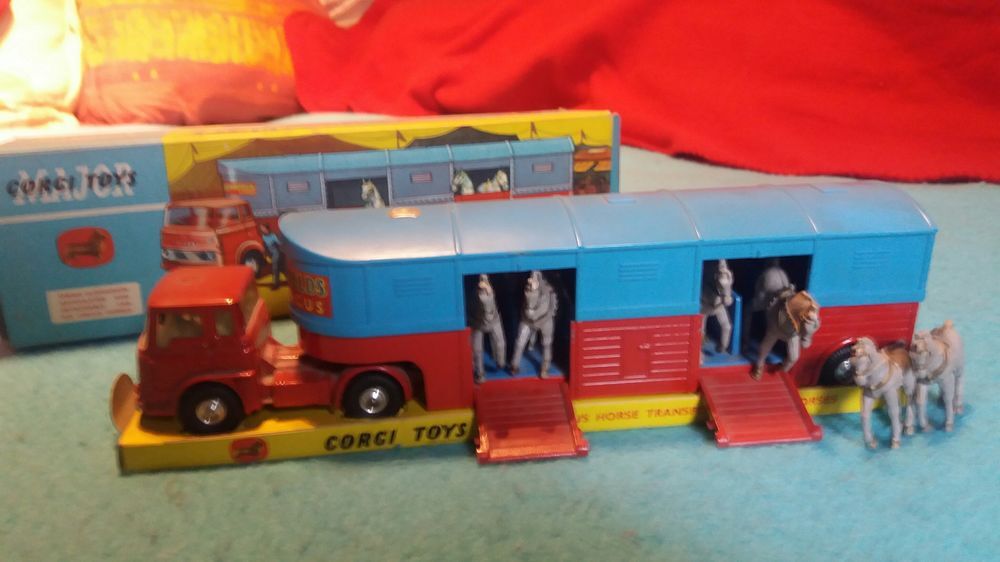 Lot de 9 v&eacute;hicules de Cirque CORGI TOYS Jeux / jouets