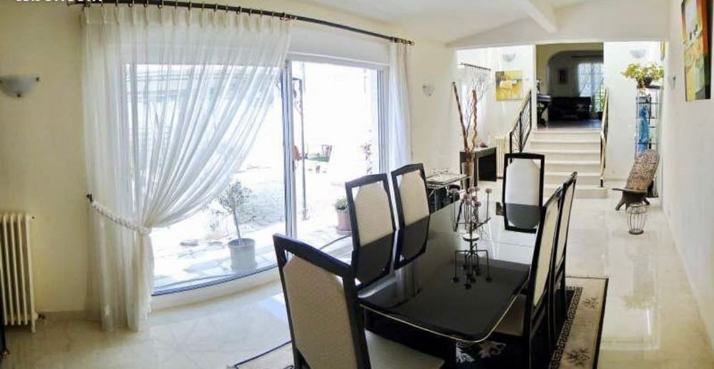 magnifique table &agrave; manger et chaises N&eacute;gociable Meubles