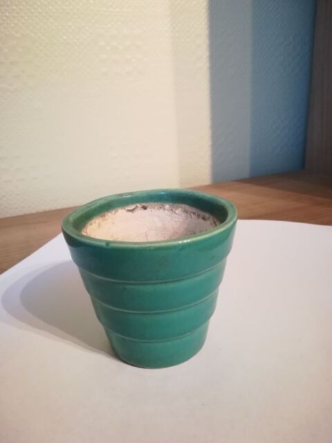 ANCIEN TRES PETIT POT POUR CACTUS OU FLEURS (collection) 
0 Mouvaux (59)