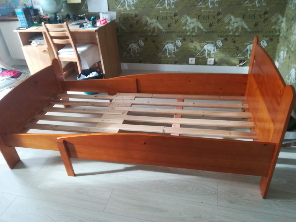Lit enfant evolutif en bois. Meubles