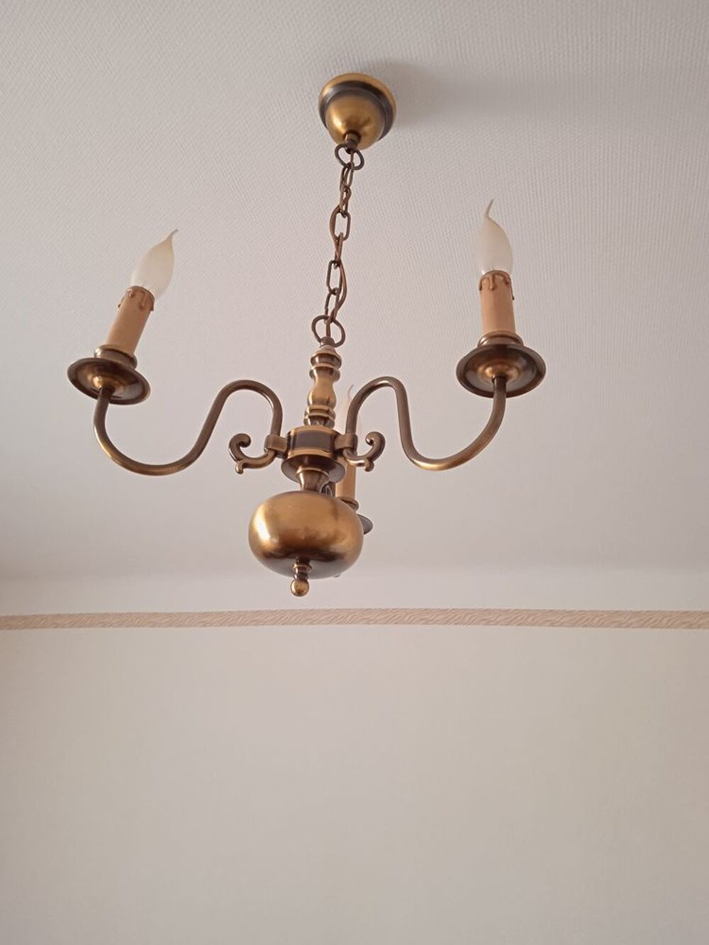 Lustre en laiton dor&eacute; Décoration