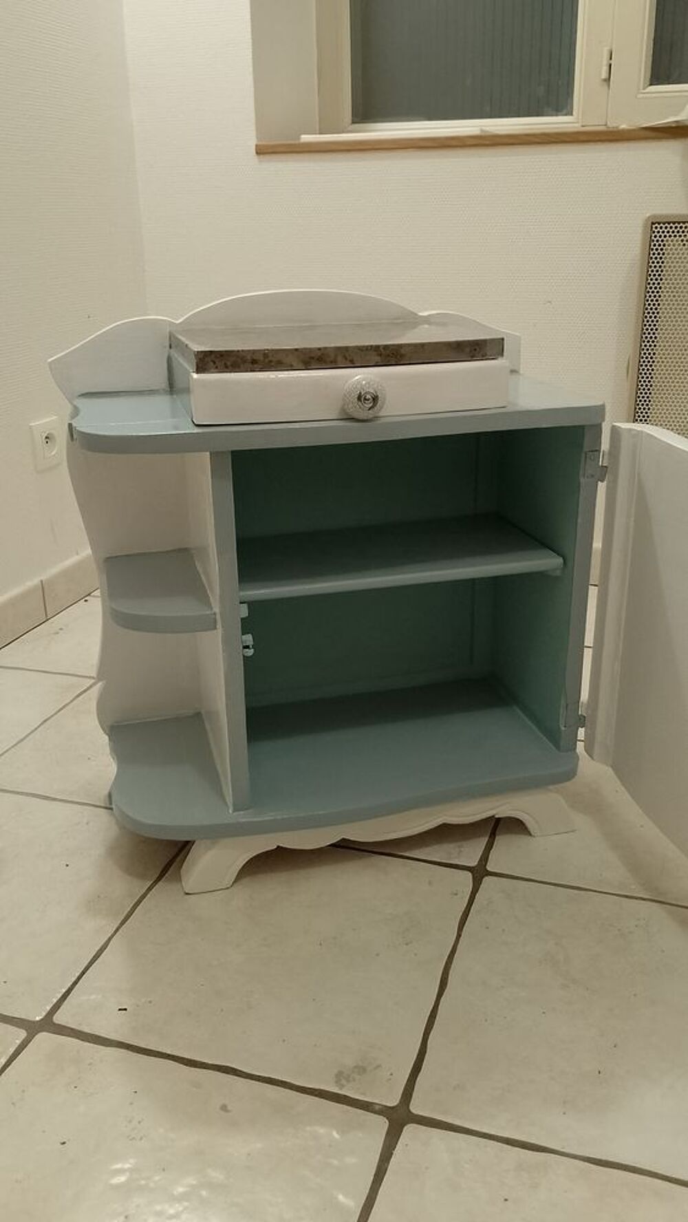 Meuble de chevet relook&eacute; Meubles