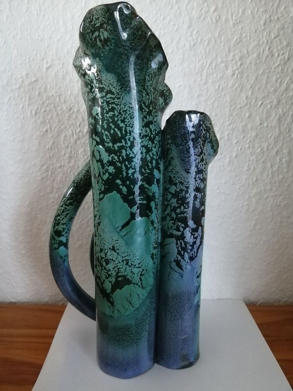 Tr&egrave;s joli vase sculpt&eacute; "SHAPE Hand made greek creation" Décoration