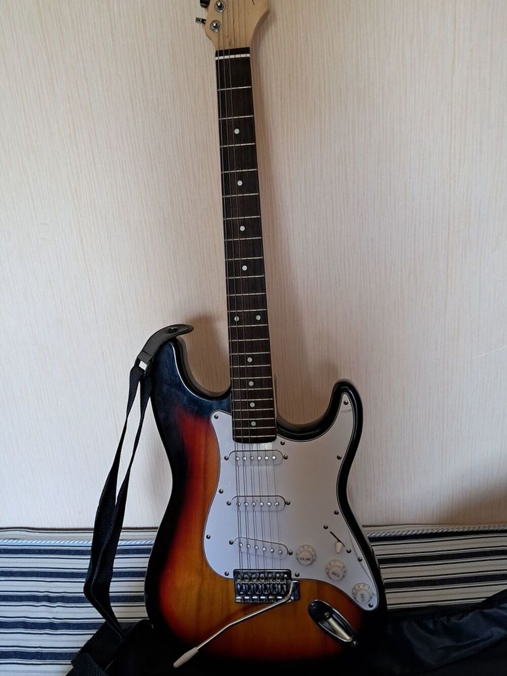 guitare &eacute;lectrique Instruments de musique