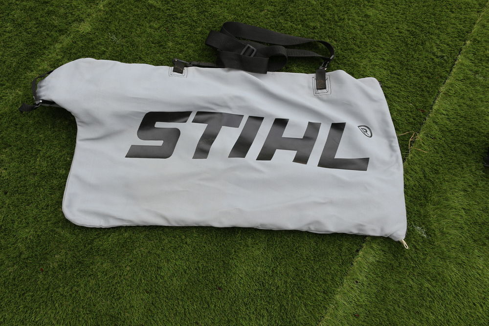 Aspirateur-souffleur de feuilles mortes STIHL. Jardin