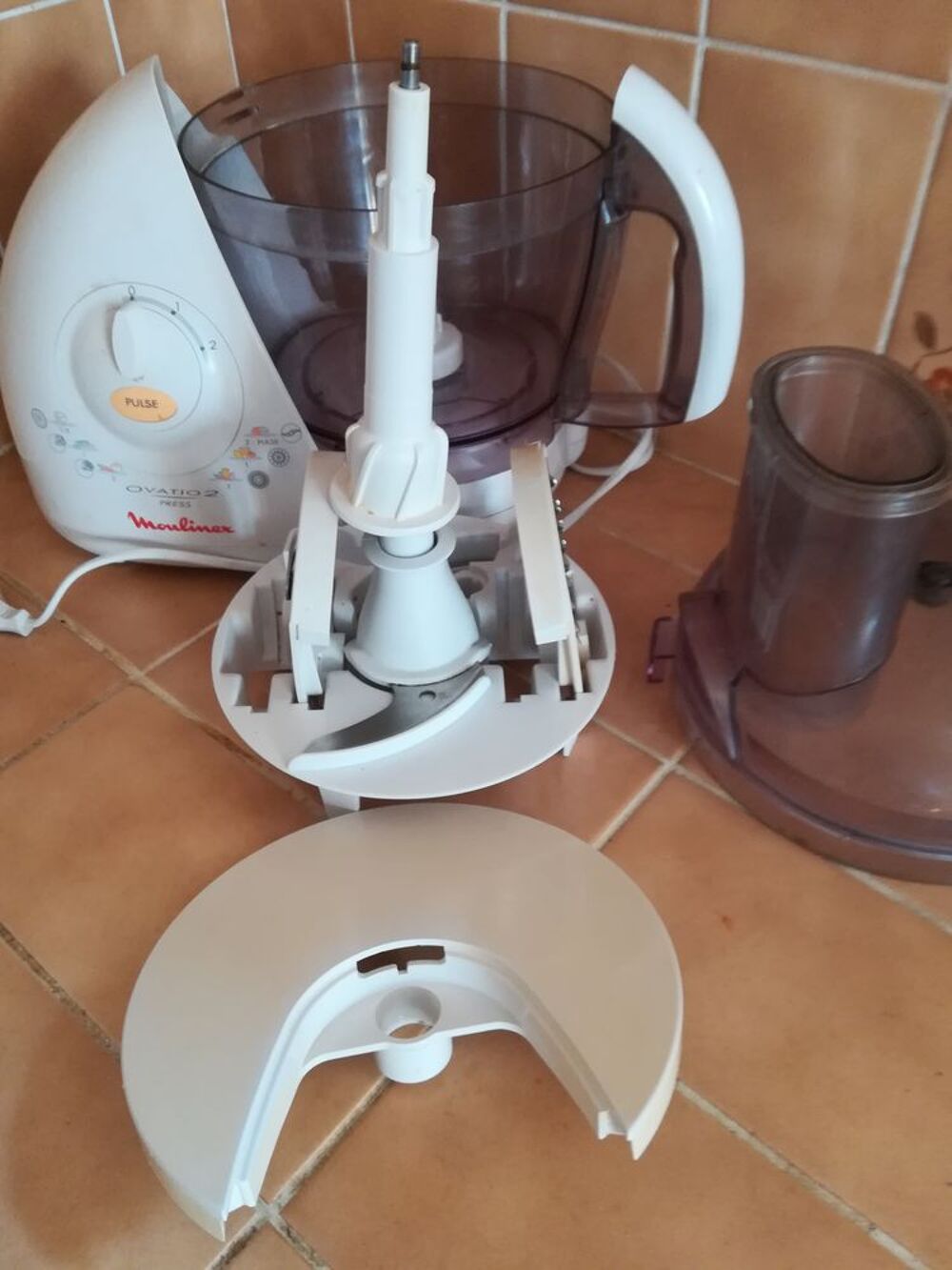 Robot menager mutifonction. Electroménager