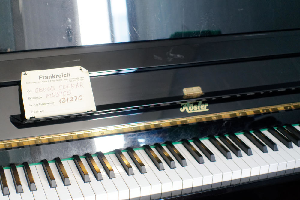 PIANO DROIT MARQUE ROSLER Instruments de musique