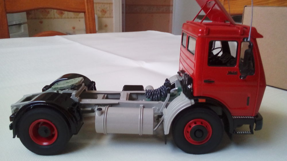 maquettes de camions a l'&eacute;chelle 1/24 ; en tr&egrave;s bon &eacute;tats . 