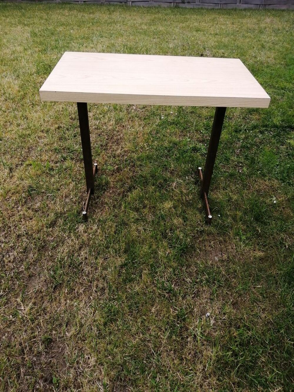 TABLE DE BISTROT Meubles