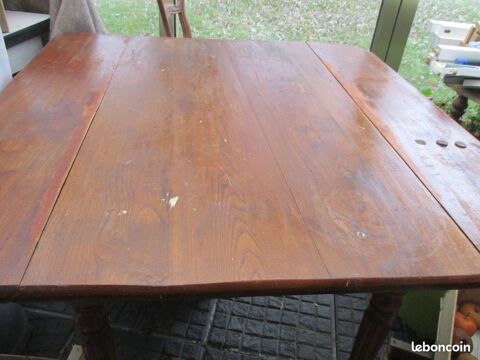 tables en ch�ne au carr� tr�s bon �tat  = 100 euros 30 M�rignies (59)
