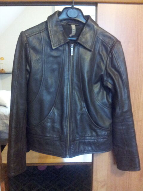 VESTE CUIR SOUPLE GEMO 12ans
tr�s bon �tat 20 Le Coudray (28)